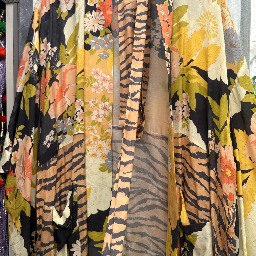 Spell Kimono - Picture 4 of 8
